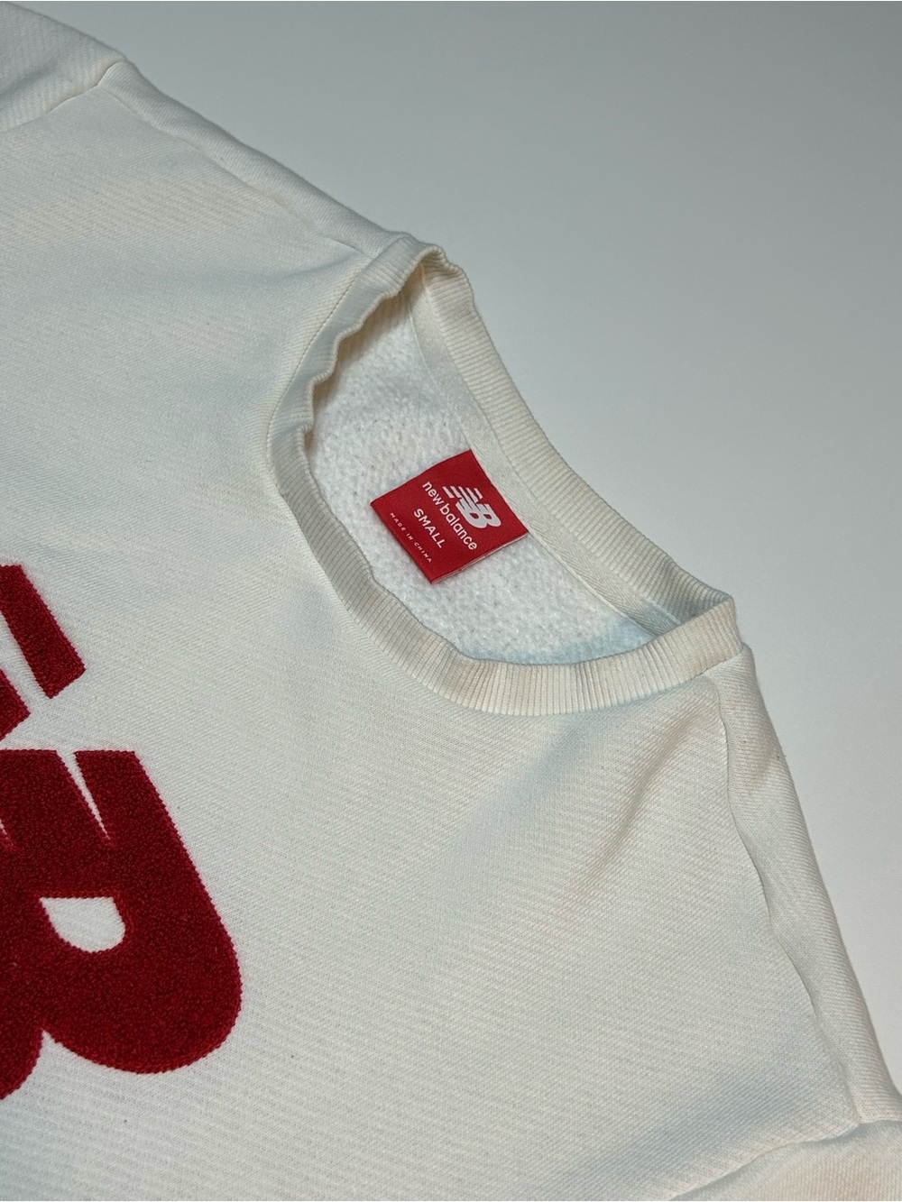 New Balance Essentials Stacked Logo Fleece Crewneck Sweatshirt White - Picture 4 of 10